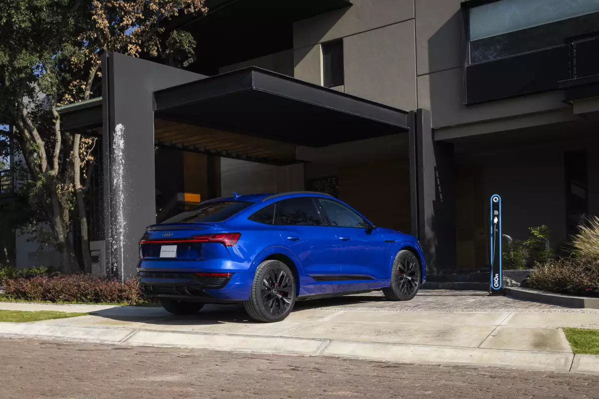 Audi Q8 Sportback E-tron.jpg