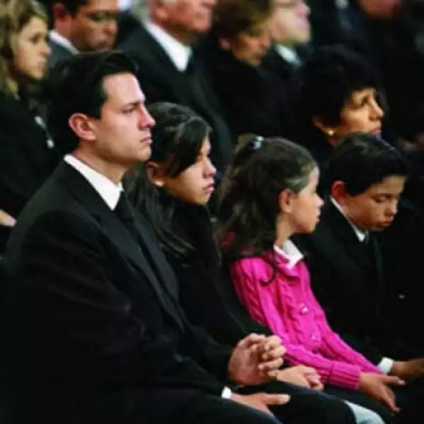 El 11 de enero de 2007 se informó del fallecimiento de Mónica Pretelini, esposa de Peña Nieto.