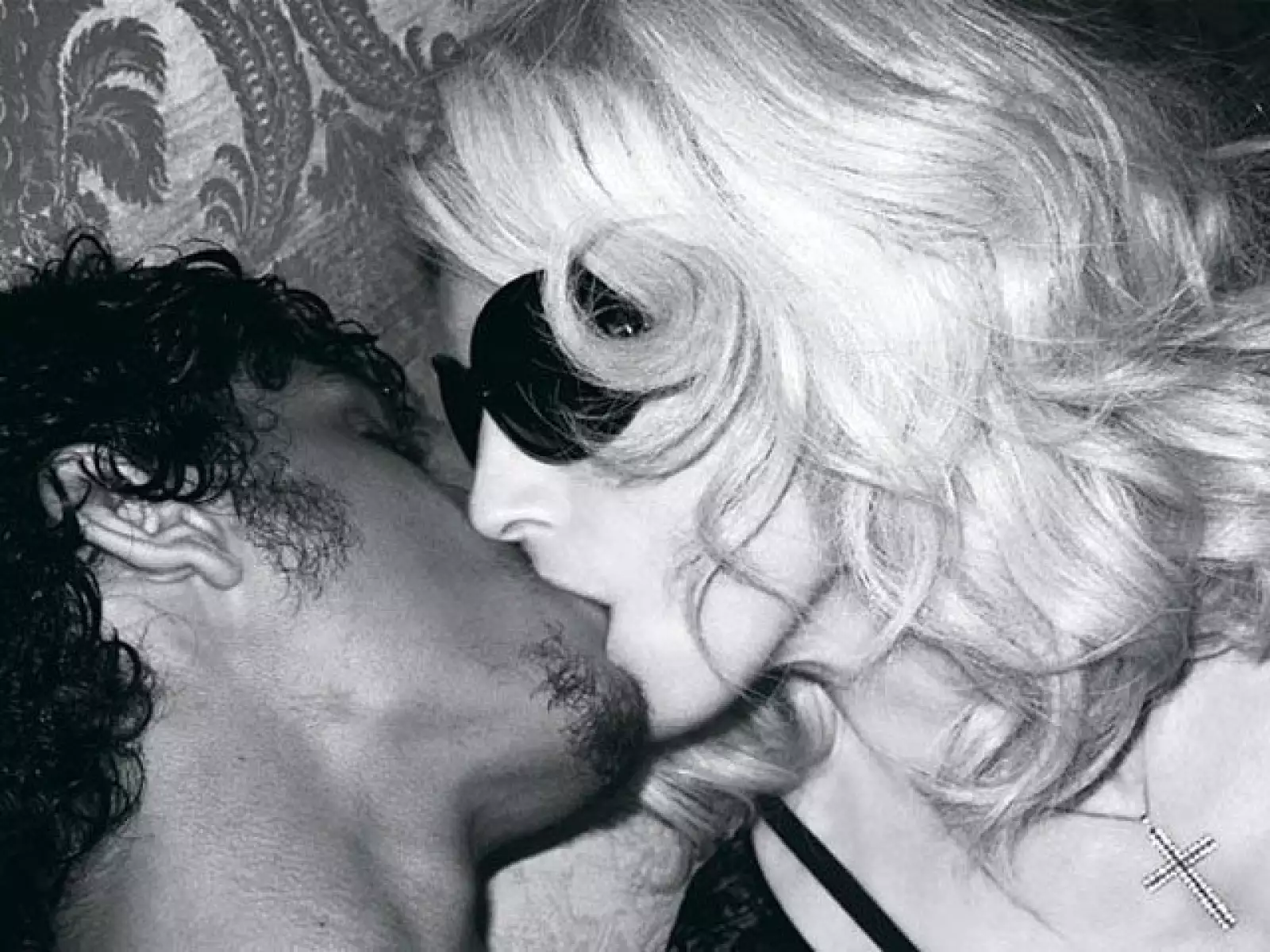 Madonna conoció a Jesús cuando vivió en Río de Janeiro con su gira "Sticky and Sweet". Tras el "flechazo", la diva invitó al joven a San Pablo.