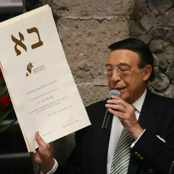 Homenaje a Jacobo Zabludovsky y Leon Davidoff.