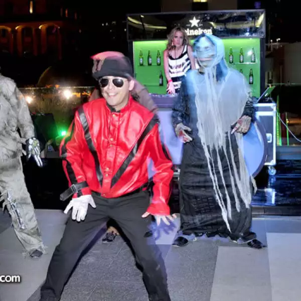 Primer aniversario de Main Entrance