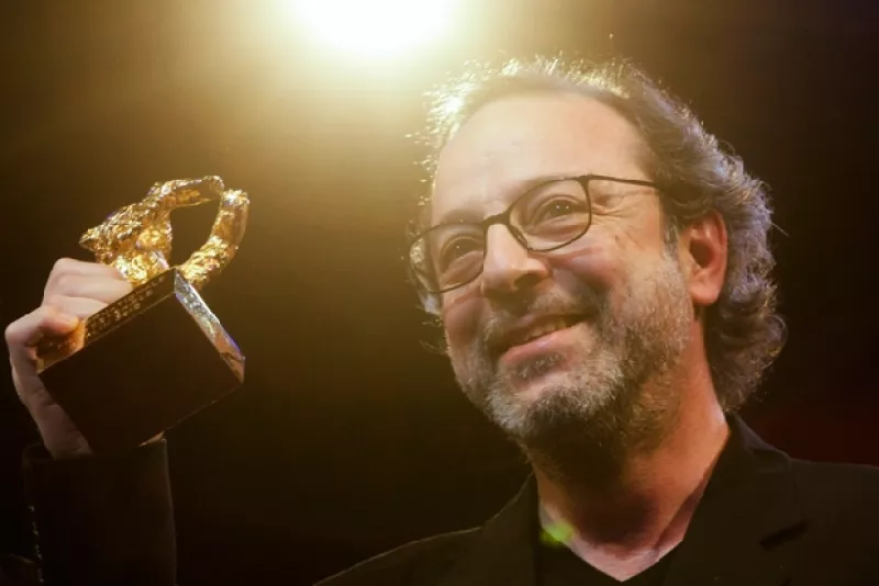 El cineasta obtuvo el Oso de Oro como mejor director por su película The Gosth Writer; además, el filme turco Bal fue reconocido como el mejor trabajo.