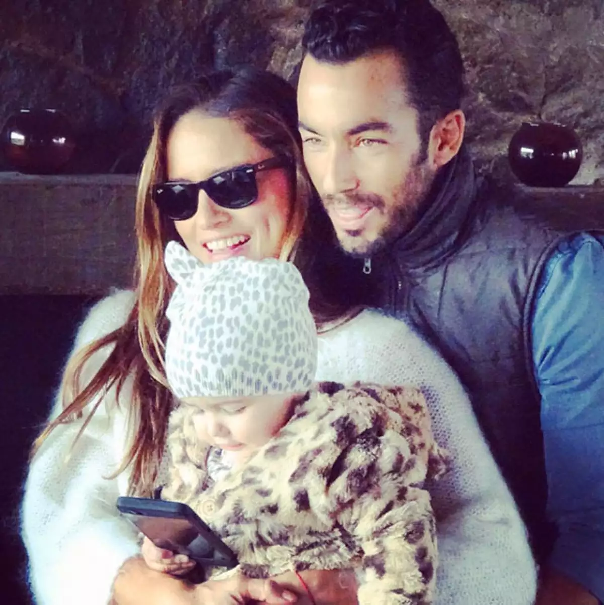La pareja está más que feliz en su visita al país natal de la cantante, pues además de vacacionar también celebraron el cumpleaños de su segunda hija.