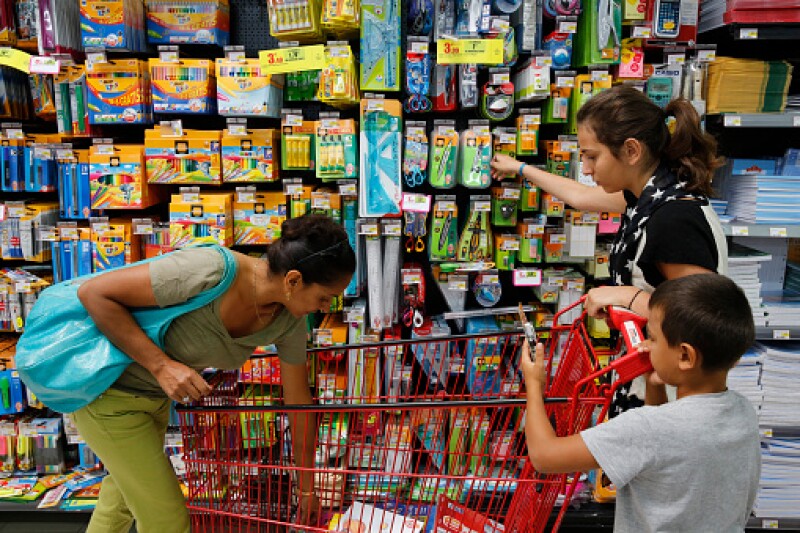 Las ferias de regreso a clase pueden suponer un ahorro de hasta el 30% en útiles y uniformes. (Foto: Cuartoscuro)