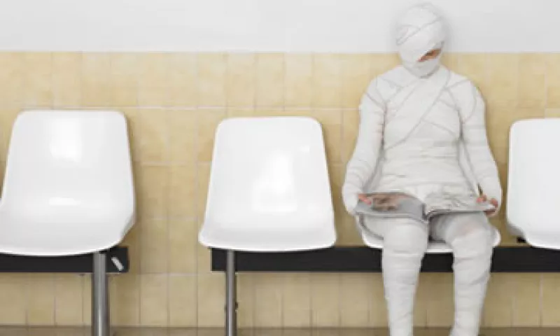 Existen seguros que protegen ante invalidez; si el accidente te impide trabajar, se te entrega la suma asegurada. (Foto: Thinkstock)