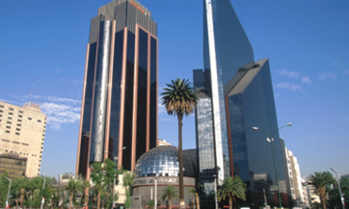 Las acciones de AMóvil y Televisa retroceden porque se estima que la reforma acotará las cuotas de mercado de esas empresas. (Foto: Getty Images)