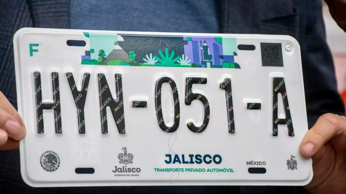 El objetivo de esta renovación es mejorar la seguridad vehicular mediante la incorporación de elementos como códigos QR que protegen los datos de los propietarios. (Gobierno de Jalisco/Facebook)
