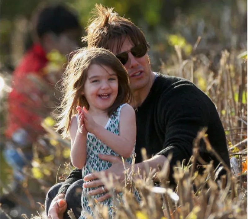 Suri en uno de sus momentos felices con Tom Cruise.