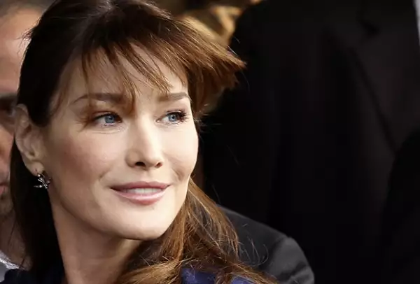 Después de muchas especulaciones, el papá del Presidente de Francia afirma que la Primera Dama espera un bebé.