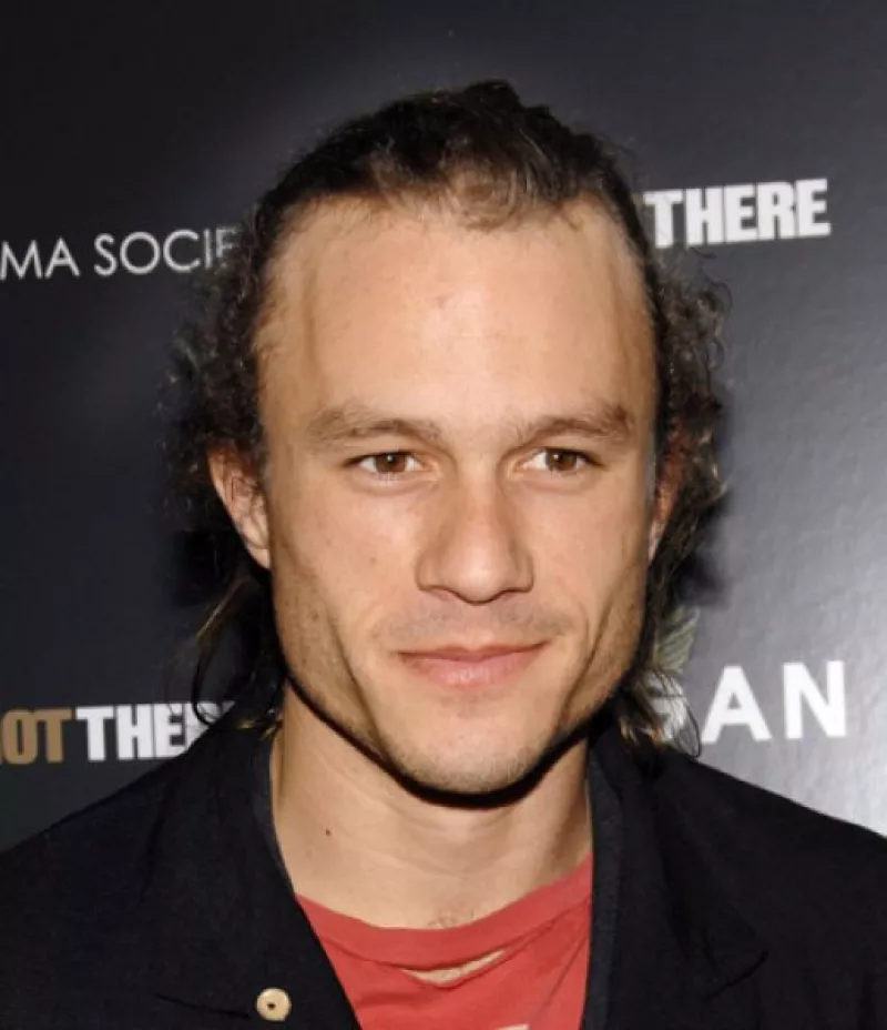 El actor australiano Heath Ledger, quien falleció en enero a los 28 años de edad de una sobredosis accidental, obtuvo un salario de 20 millones de dólares.