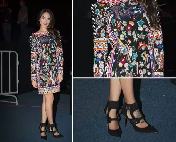 Eiza vistiendo Emilio Pucci con detalles donde sobresalen entrellas y zapatos Valentino.