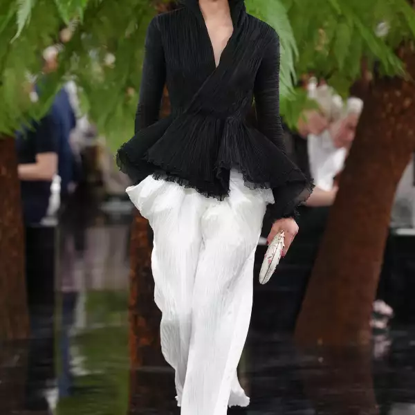 Christian Dior HC F26 006.jpg