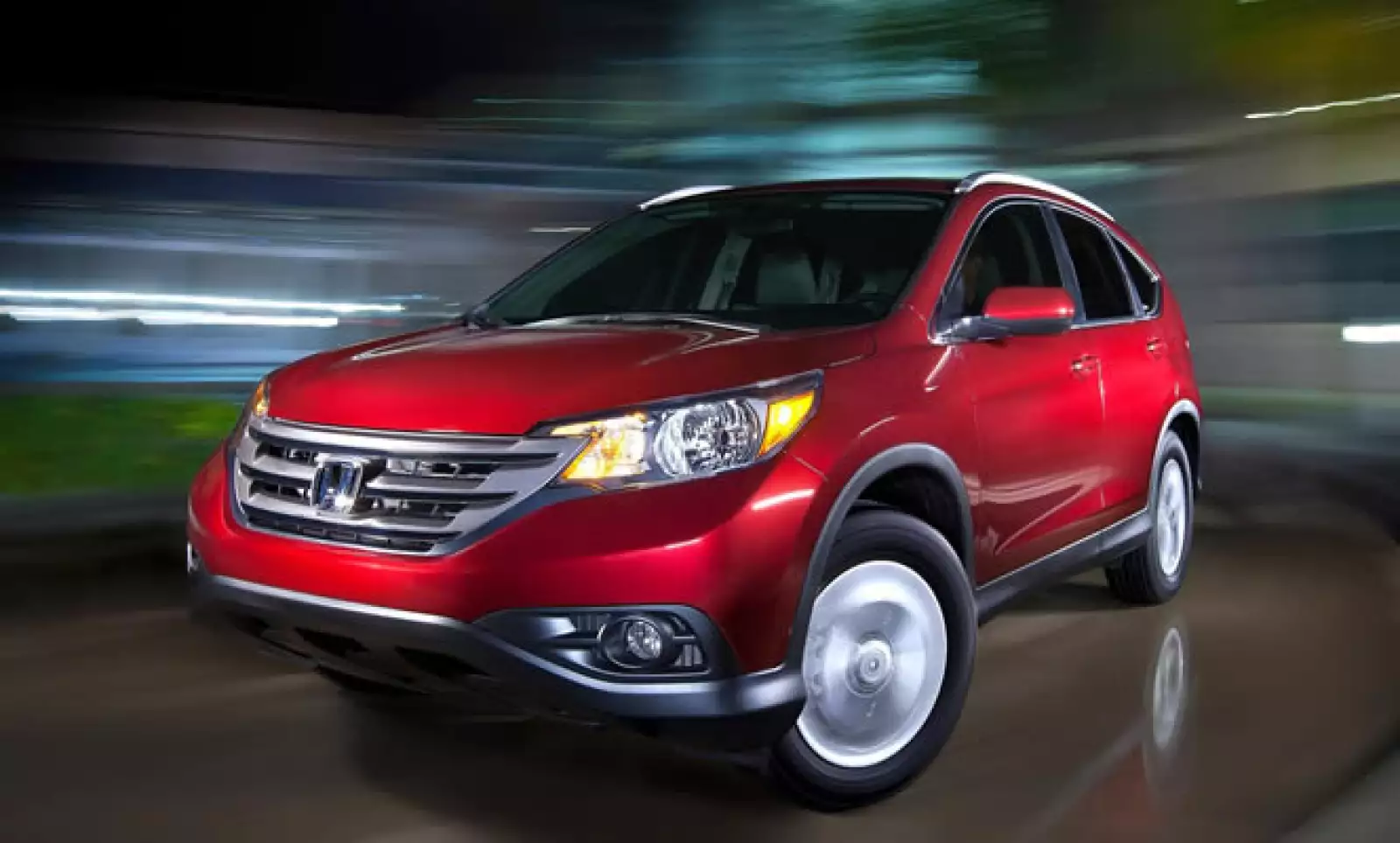 La nueva versión de la SUV japonesa tiene líneas más robustas y un diseño más espacioso en su parte trasera.