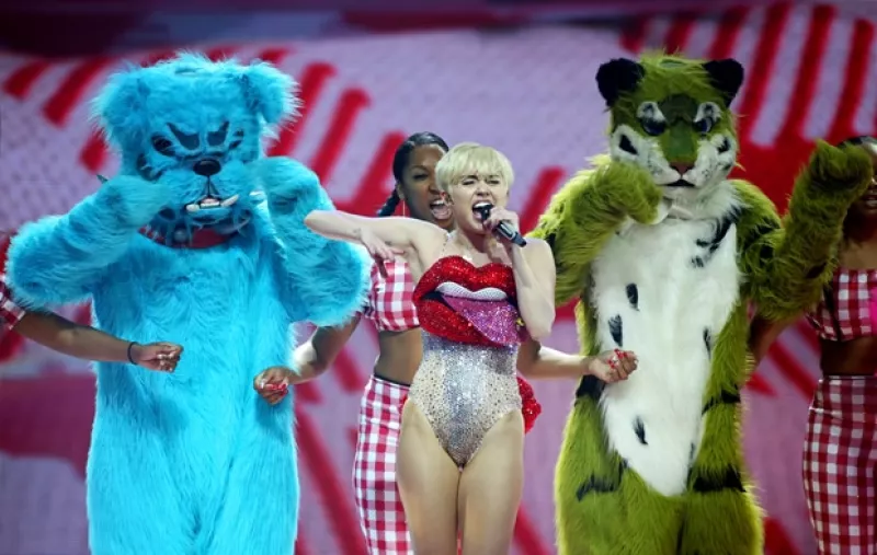 Cuando la cantante tuvo que cancelar su gira debido a una reacción alérgica a un antibiótico, los rumores de que la realidad era abuso de sustancias prohibidas no se hicieron esperar.