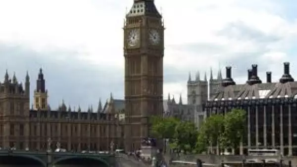 La joven, de quien no se ha dado su nombre, pertenece a una familia saudí muy rica, conoció a un inglés no musulmán durante una visita a Londres y mantuvo relaciones sexuales con él.