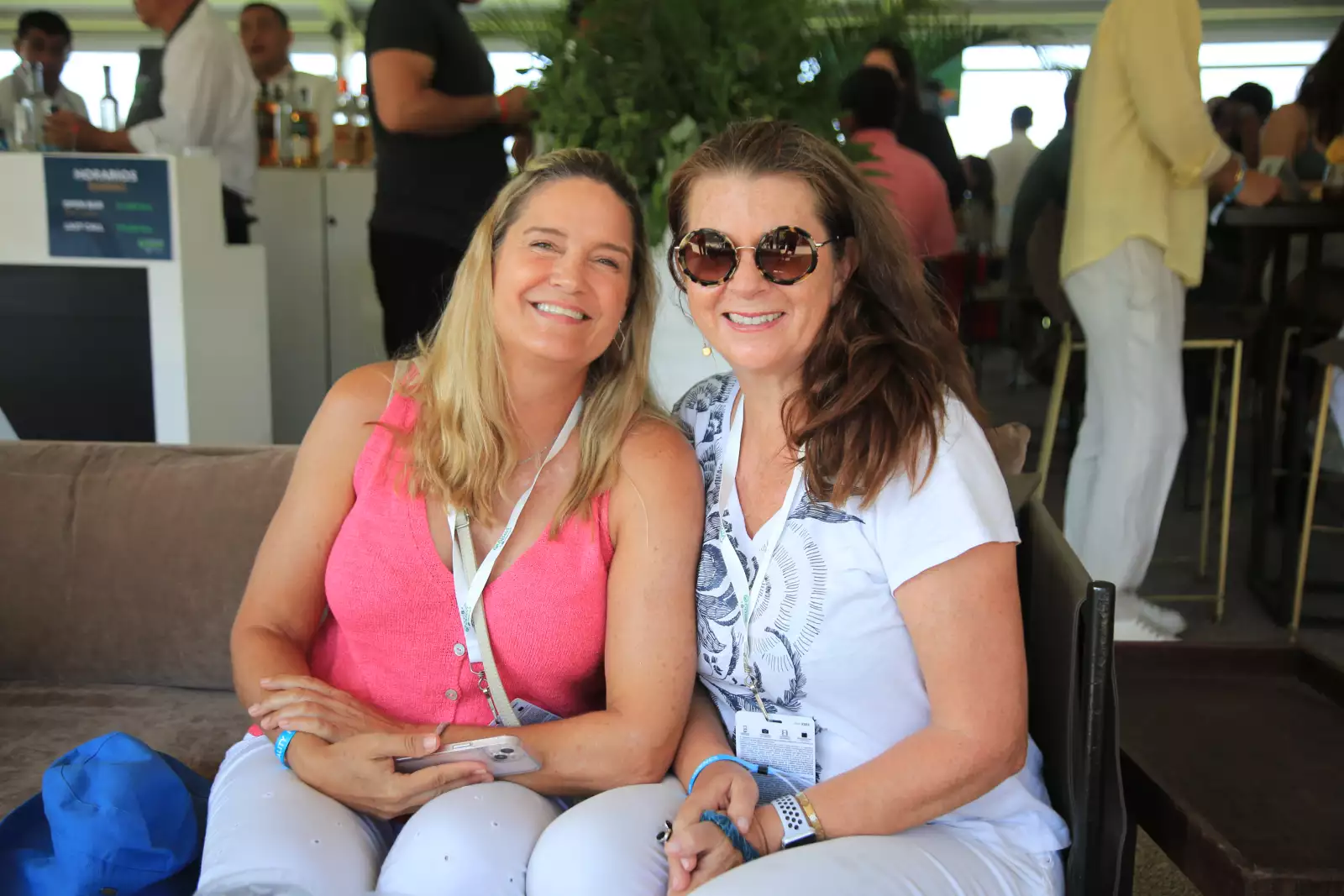 Stacey Ríos y Patty Jons 