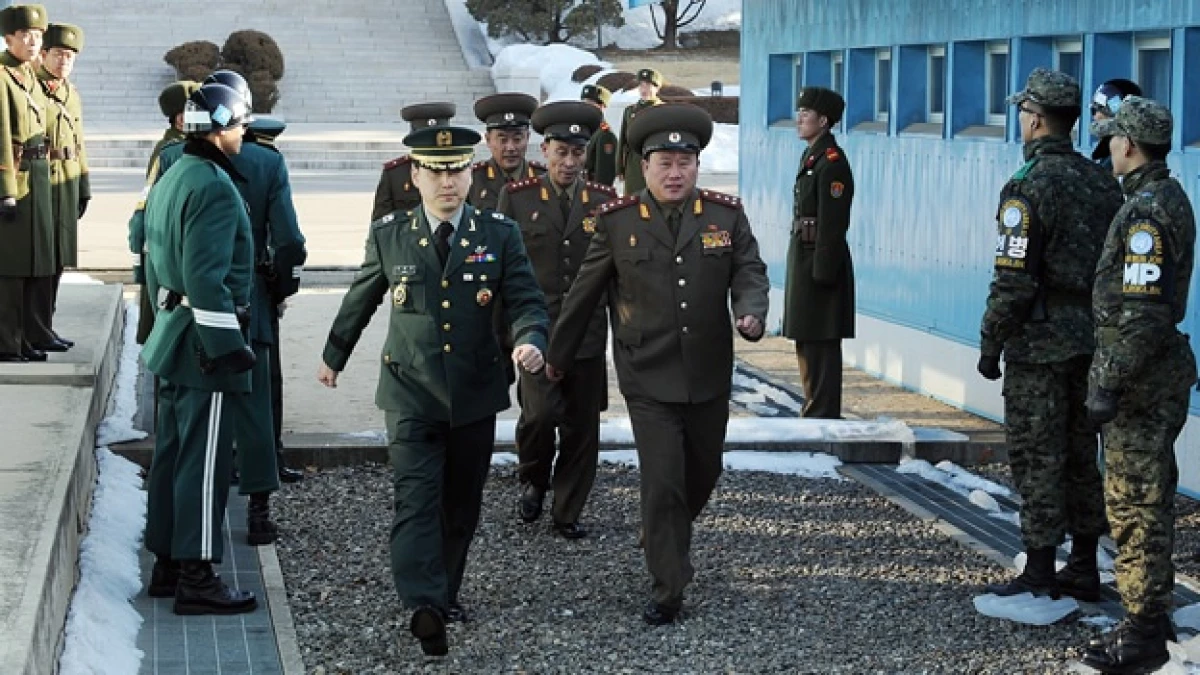 Comitiva norcoreana cruza la frontera compartida