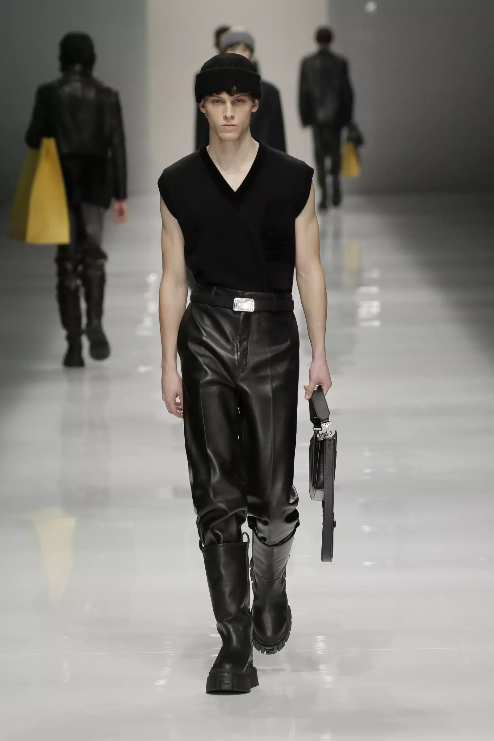 04_FENDI _MAN_FW_20_21.JPG