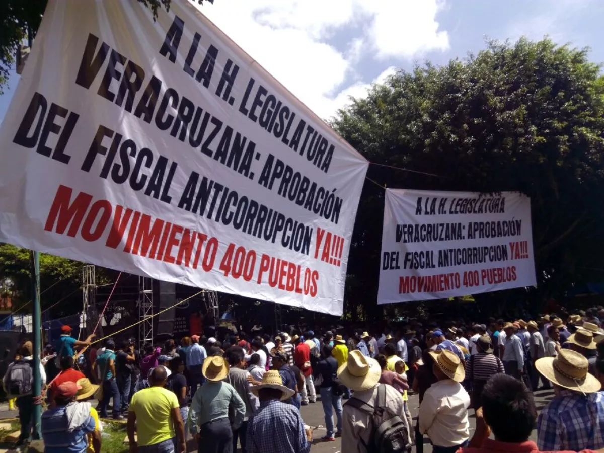 La organización se encuentra a las afueras del recinto legislativo a la espera de la votación para elegir al nuevo fiscal.