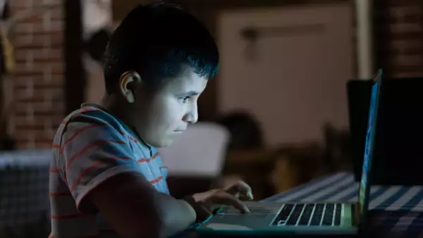 Día Internacional por una Internet Segura: cómo proteger a las infancias 