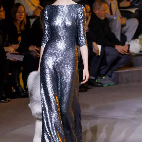 Vestidos largos muestran la silueta femenina Otoño-Invierno 2013.