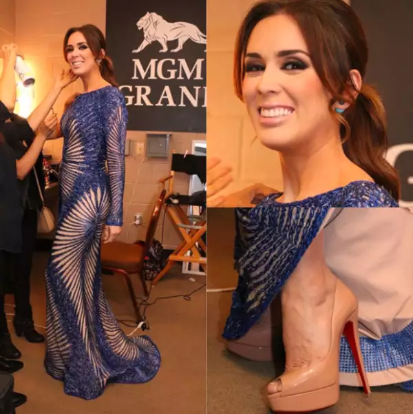 Denotando sus curvas en un vestido corte sirena.