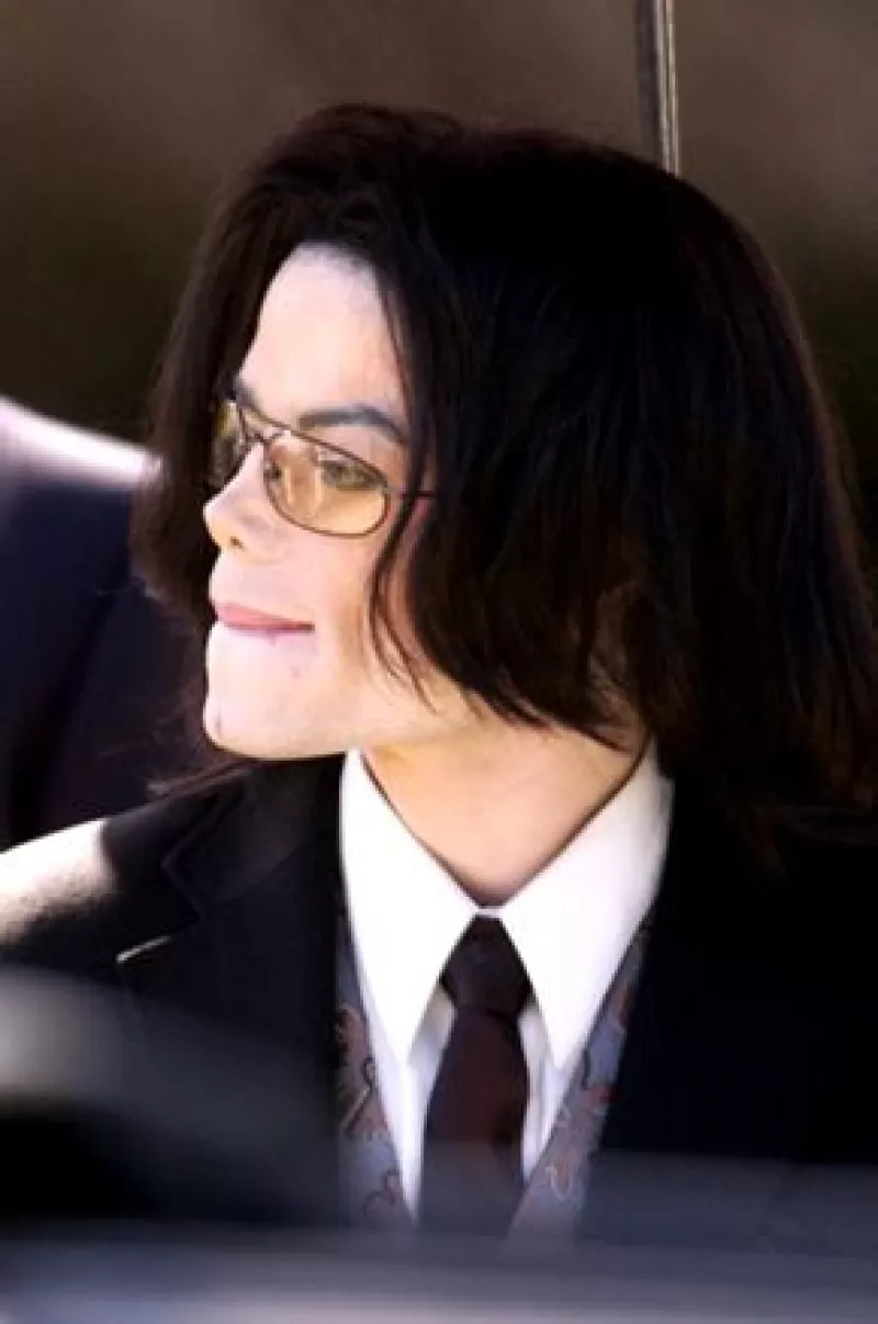 El doctor intentó resucitar a Michael Jackson por 25 minutos.