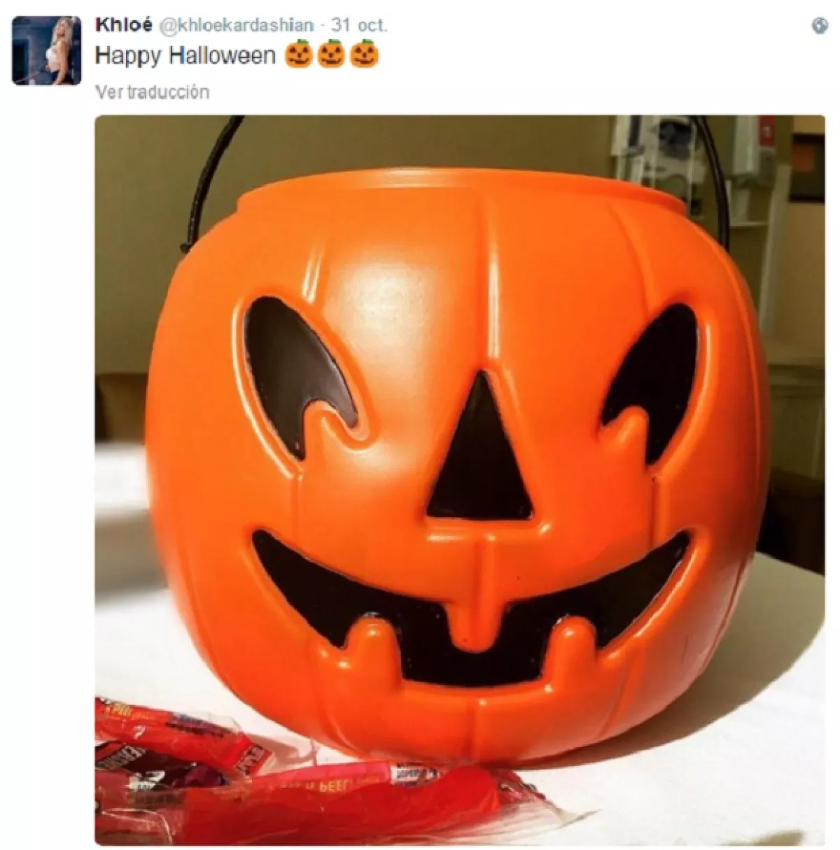 Con esta fotografía, Khloé les deseó un feliz Halloween a sus seguidores.