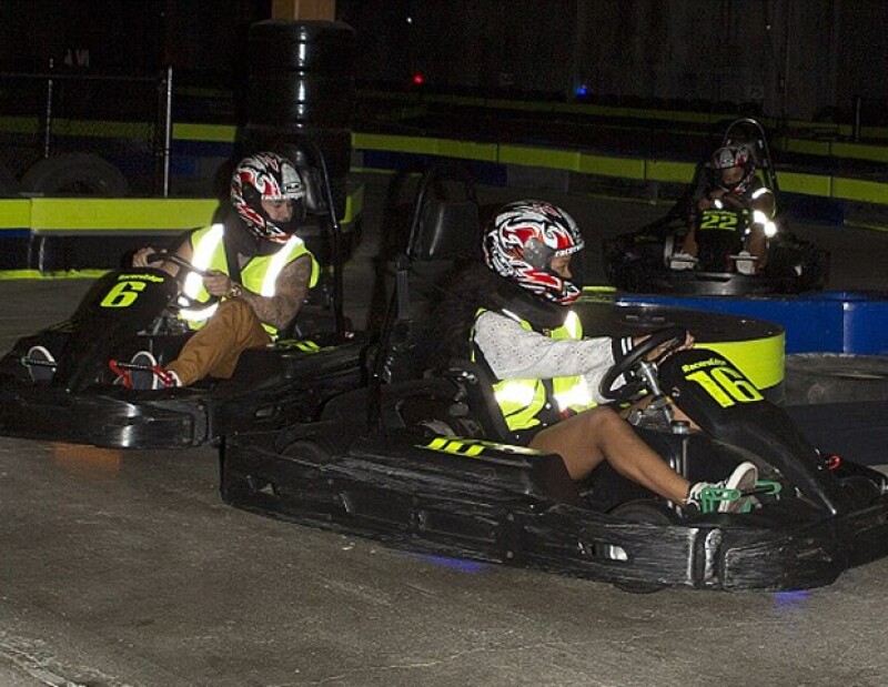La pareja disfrutó de una competencia en el Racer´s Edge Indoor Karting y luego fueron a bailar al centro nocturno Playhouse, en Hollywood. .