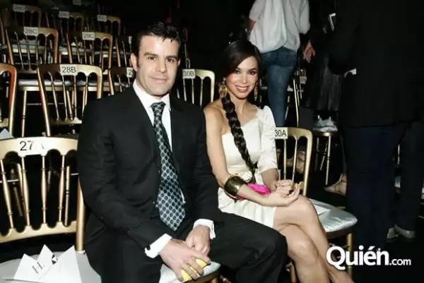 La pareja se muestra enamorada aún después de tantos años.