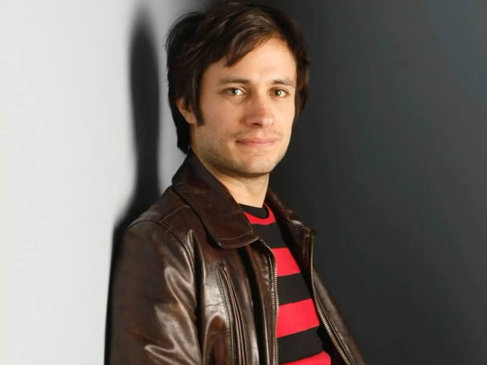 El mexicano Gael García tiene un hijo, Lázaro, con la argentina Dolores Fonzi. Se había dicho que su relación había terminado, pero él se encargó de desmentirlo. Hasta ahora no tienen planes de casarse.