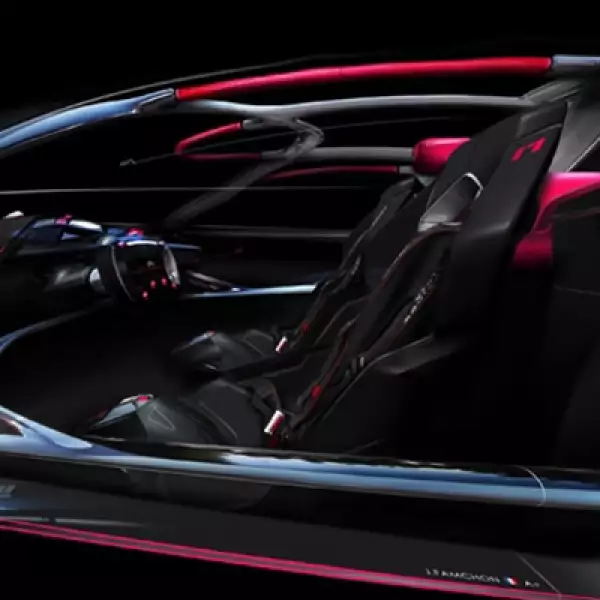 La presencia de materiales como el cromo y el aluminio, recuerdan al mundo del lujo y de la competencia.