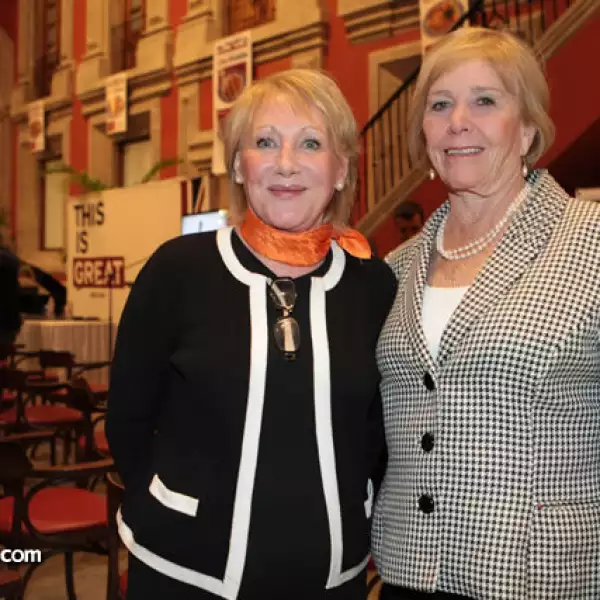 Patricia Lee y Ann Hickman