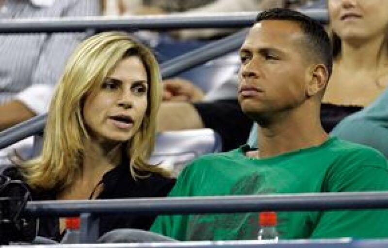 El rumor de un posible romance entre la cantante y el beisbolista creció cuando se llegaron juntos en un jet privado al Aeropuerto de Miami.