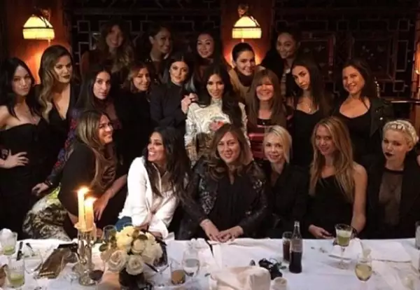 Lorraine Schwartz es una de las invitadas más distinguidas. También acudió a la despedida de soltera de Kim en París.