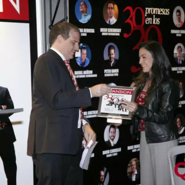 Alberto Bello, Gabriela Lobo