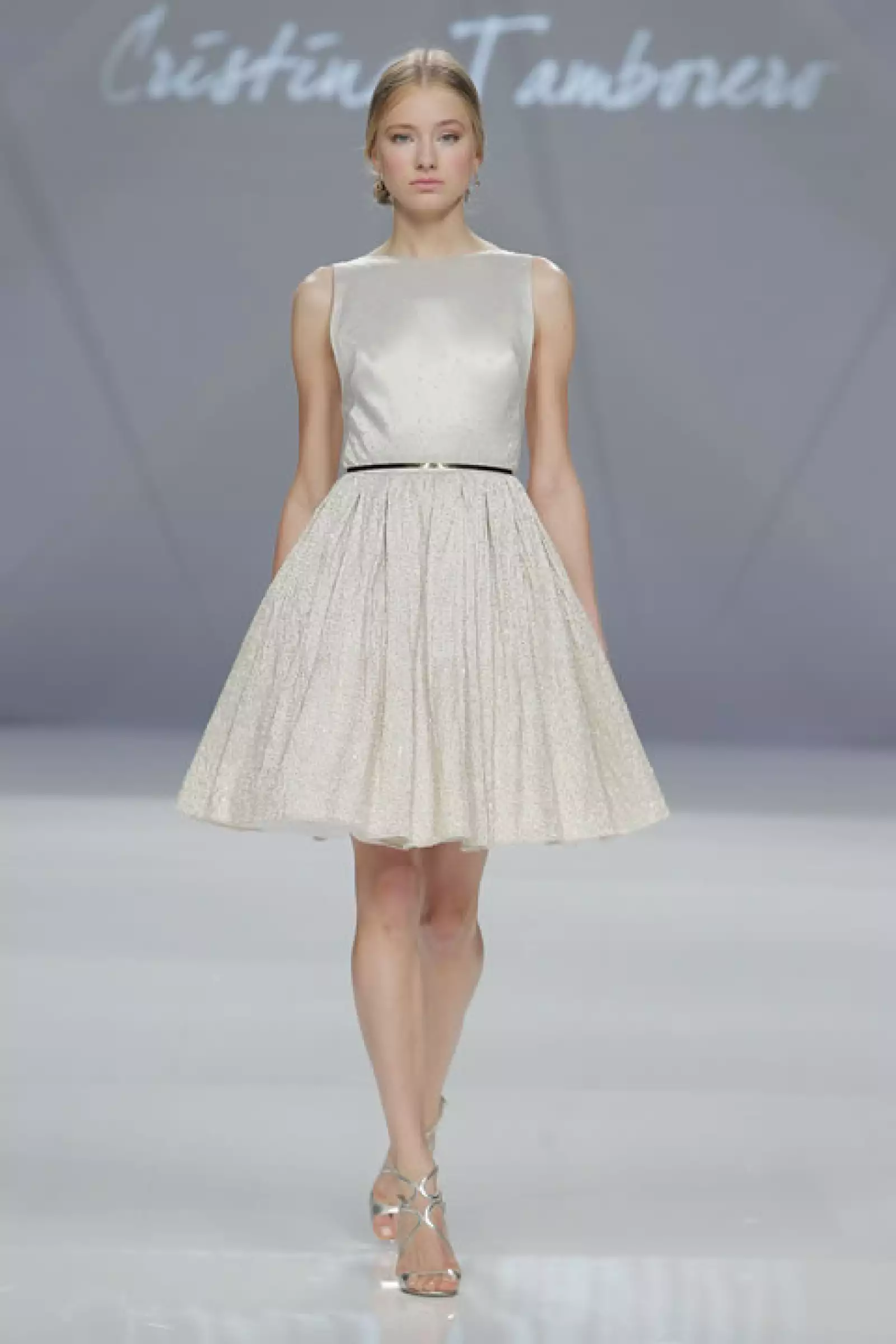 Presentó propuestas cortas, largas, así como jumpsuits y rompers.