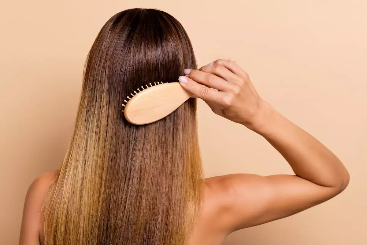 Rear,Back,Behind,View,Portrait,Of,Attractive,Woman,Combing,Smooth