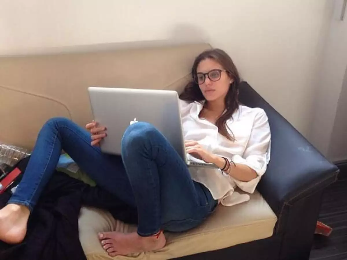 La pareja está saliendo desde principios de año, a lo largo de estos meses hemos sido testigos de muestras de amor y madurez en su relación a través de las redes sociales.