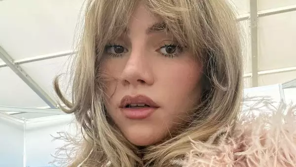 Suki-Waterhouse.jpg