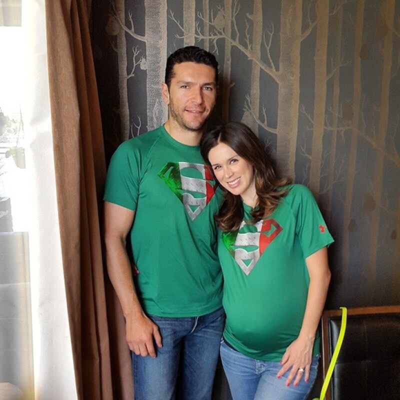 El esposo de Jacky Bracamontes no evitó expresar su gran admiración al portero. AquÃ, la imagen que compartió el dÃa del encuentro de México vs Camerun.