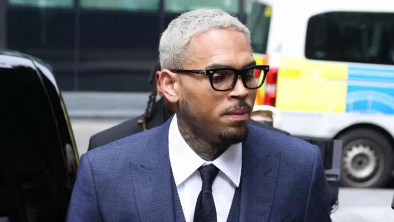 chris brown se declara inocente de agresion