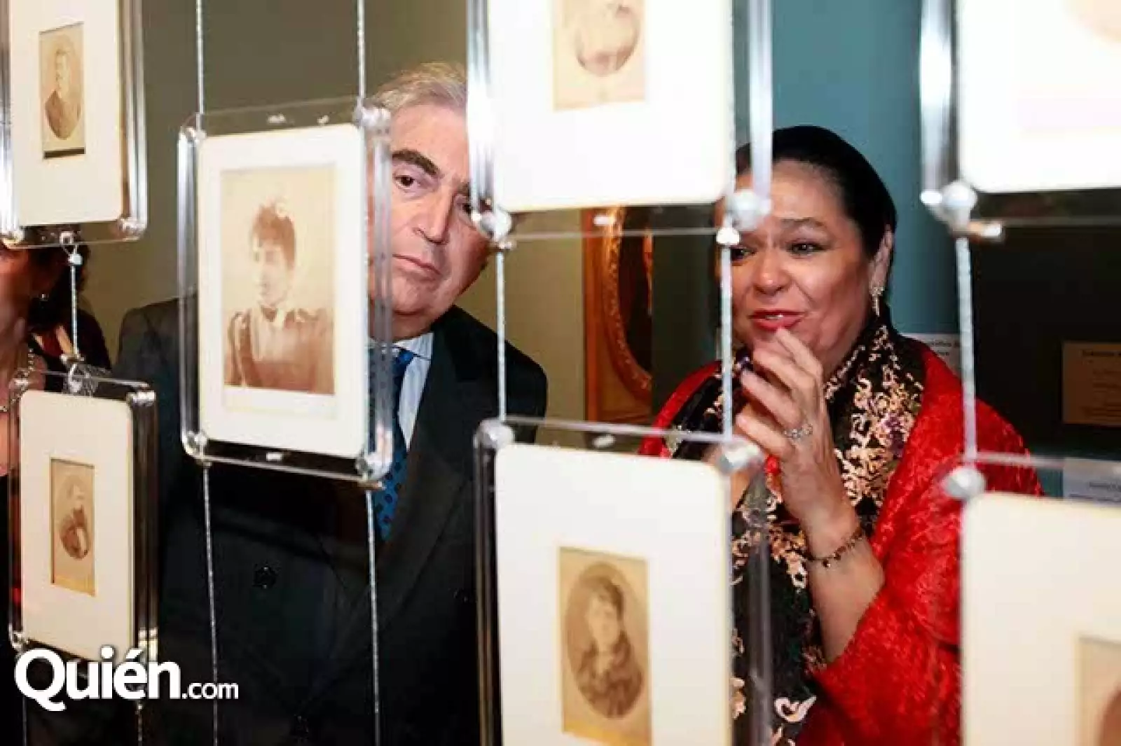 Rafael Tovar y de Teresa y Carmen Gaytán