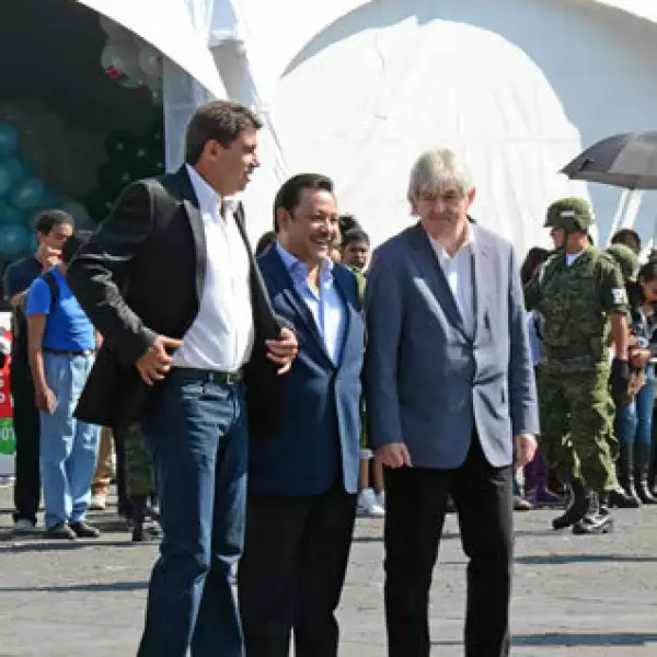Arturo Elías Ayub, Héctor Serrano y Mel Young