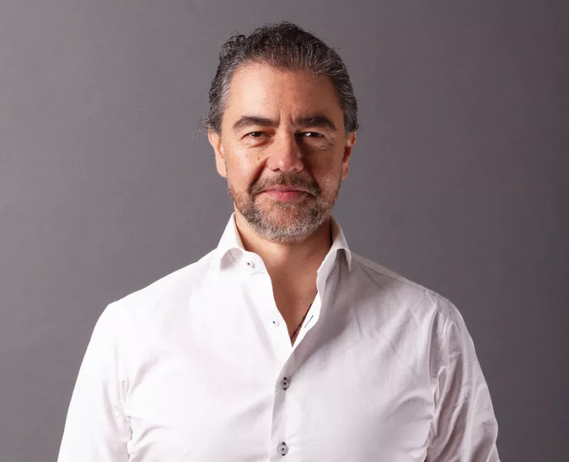 Retrato de Octavio Camarena, director de KIO IT Services