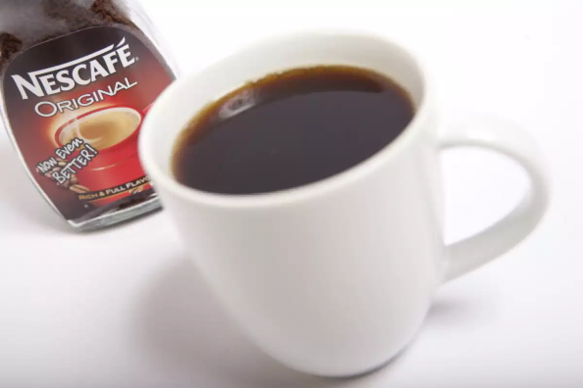 Nestlé, con marcas como Nescafé, enfrenta un crecimiento más lento y consumidores más exigentes.