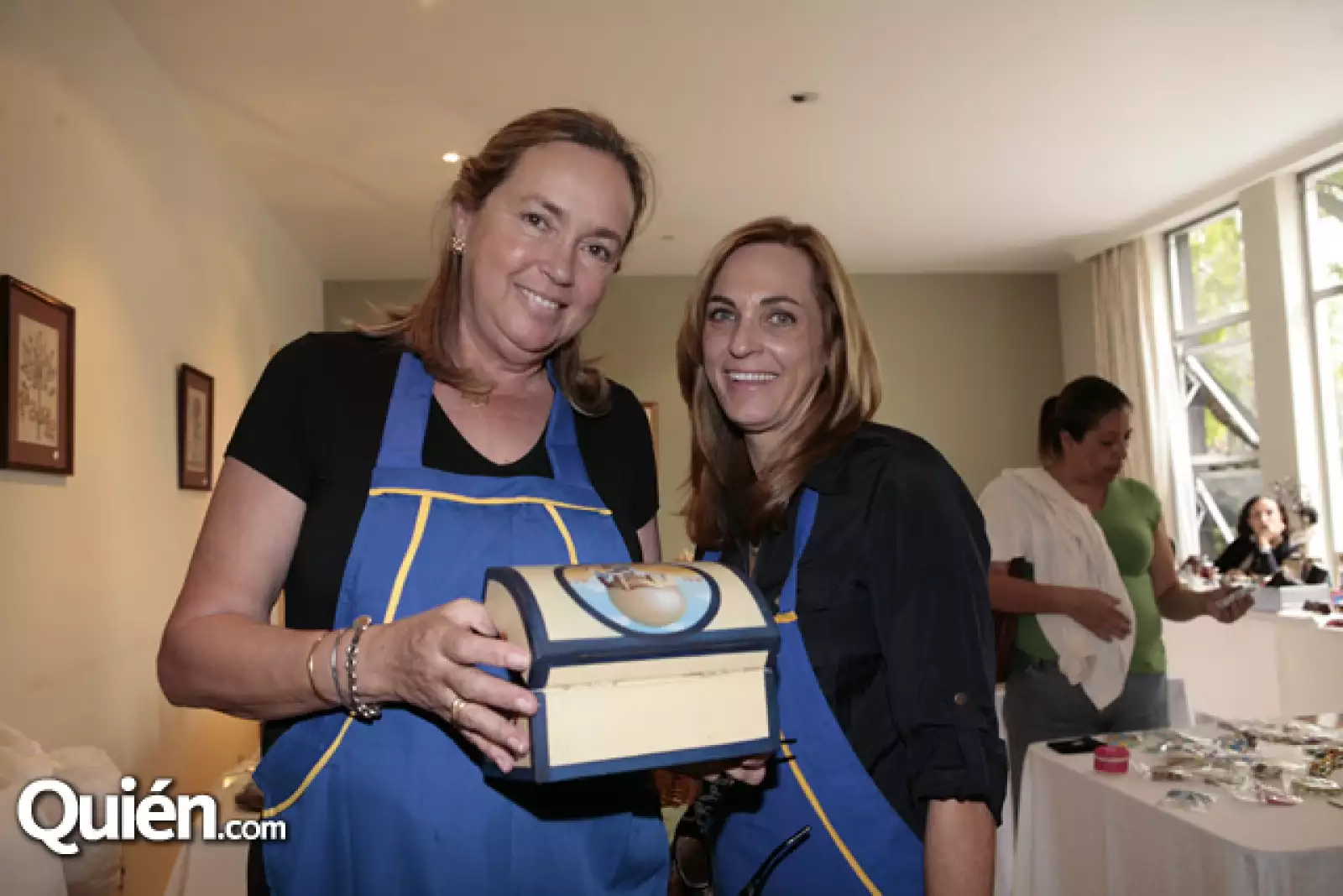 Liz Garate,Margara Lightbourn