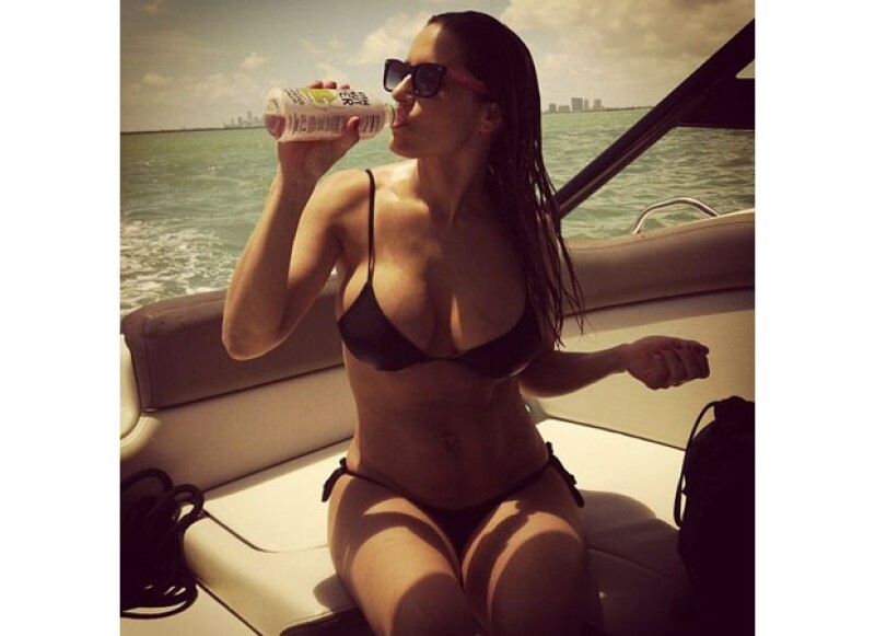 Tan sólo un mes y medio después de haber dado a luz a Erin, así luce Lola Ponce en bikini.