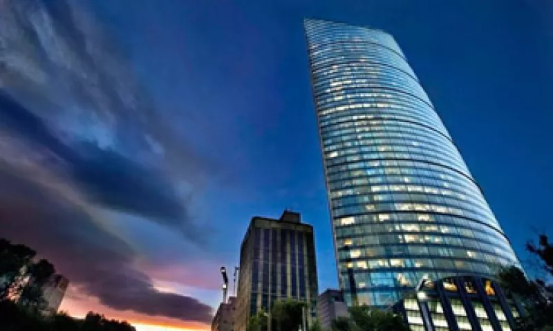 El rascacielos destaca por sus 225 metros de altura. (Foto: Tomada de Obrasweb.mx)