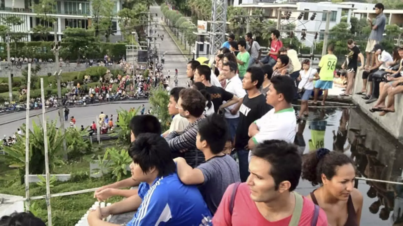 Personas se refugian ante un posible tsunami